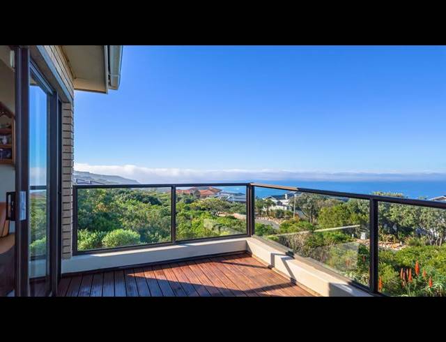 5 BEDROOM HOUSE FOR SALE IN VILLAGE ON SEA